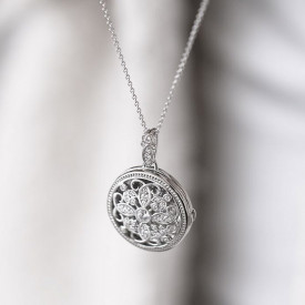 Prémiový strieborný prívesok so syntetickými diamantmi