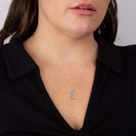 Stříbrný přívěsek Písemno E