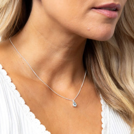 Stříbrný přívěsek modrý topas