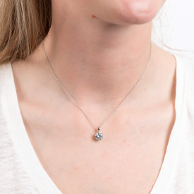 Stříbrný přívěsek se syntetickým diamantem zn. Diamonfire